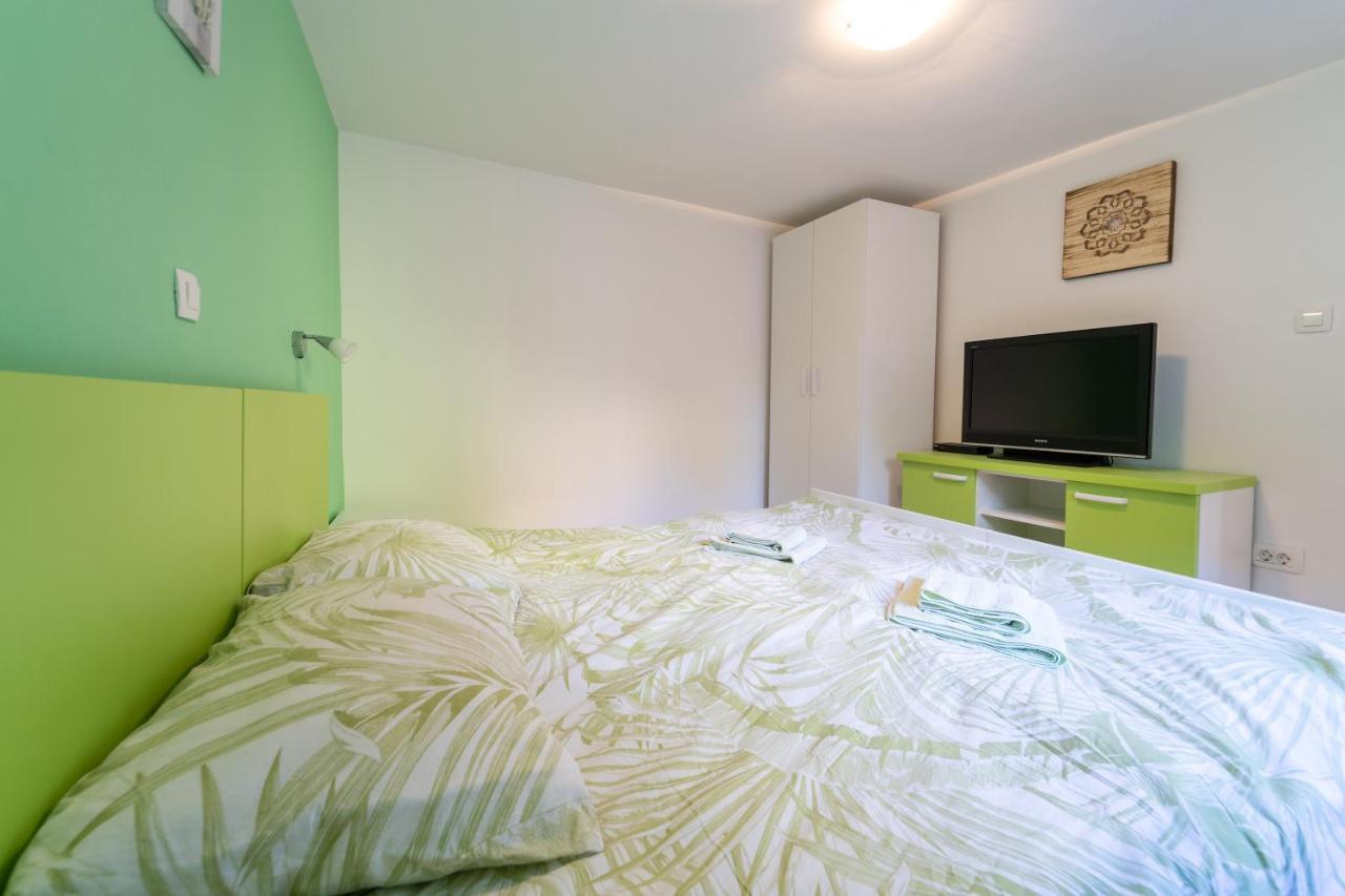 Apartment Fly Split Exterior foto